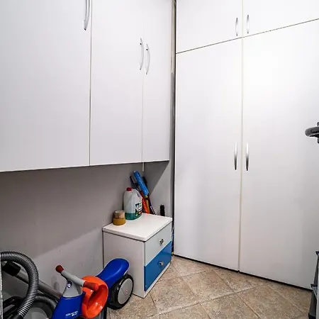Honey 2bdrm Apartment