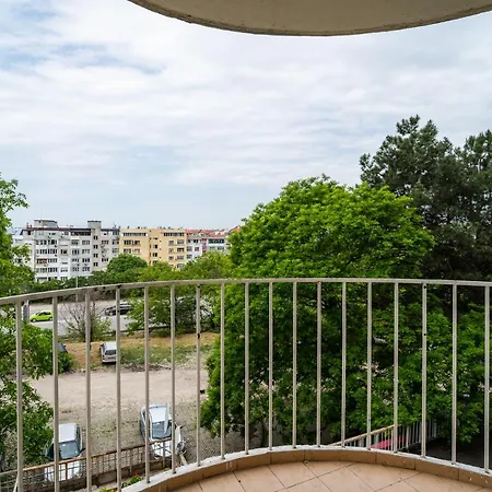 Honey 2bdrm Apartment
